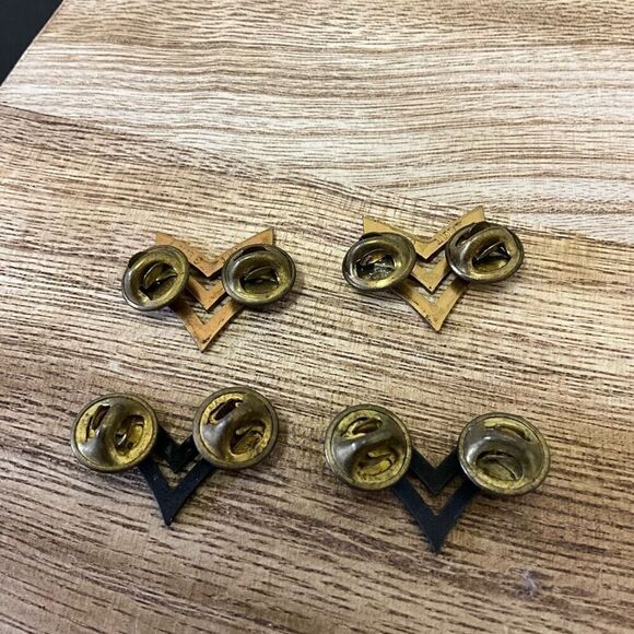 Lot 4 Vintage US Army Sergeant First Class Gold Black Rank Insignia Lapel Pins - Picture 2 of 3